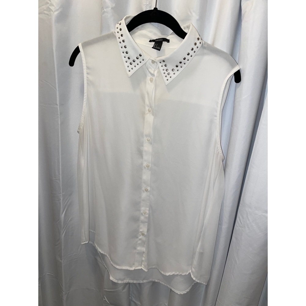 Detailed collared sleeveless shirt